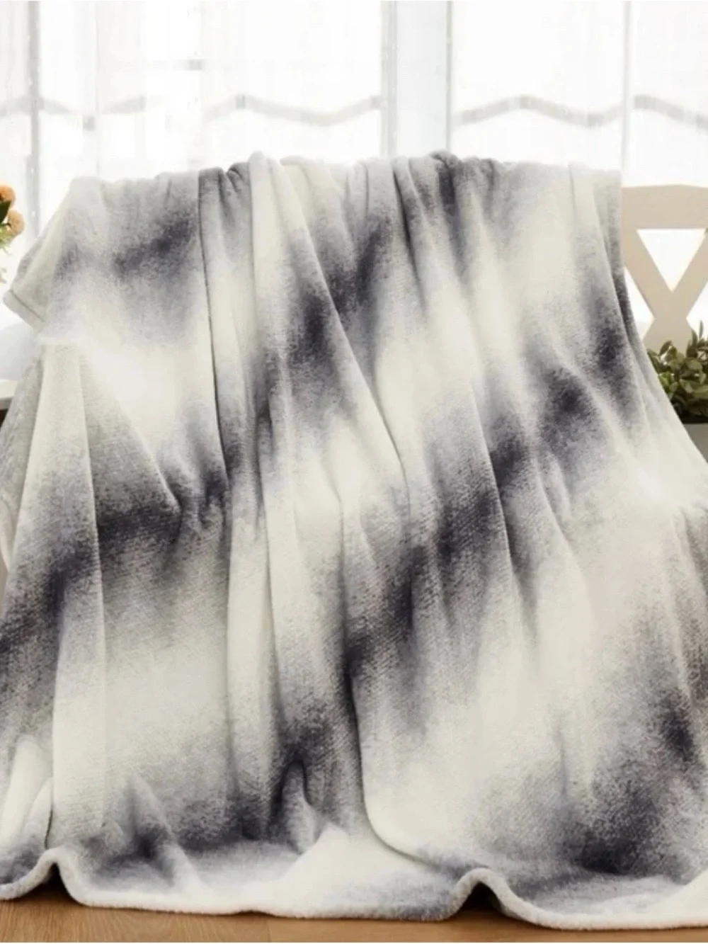 Mon Chateau Luxury Collection Blanket Throw 60”x70” Grey White Ombré Textured